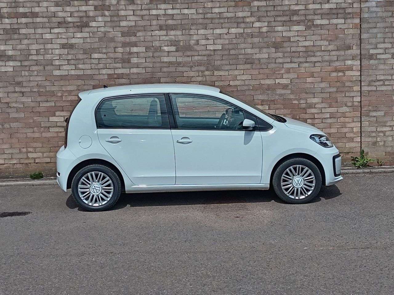A 2022 VOLKSWAGEN UP! 1.0 up! Hatchback 5dr Petrol Manual Euro 6 (s/s) (65 ps) A 2022 VOLKSWAGEN UP! 1.0 up! Hatchback 5dr Petrol Manual Euro 6 (s/s) (65 ps)