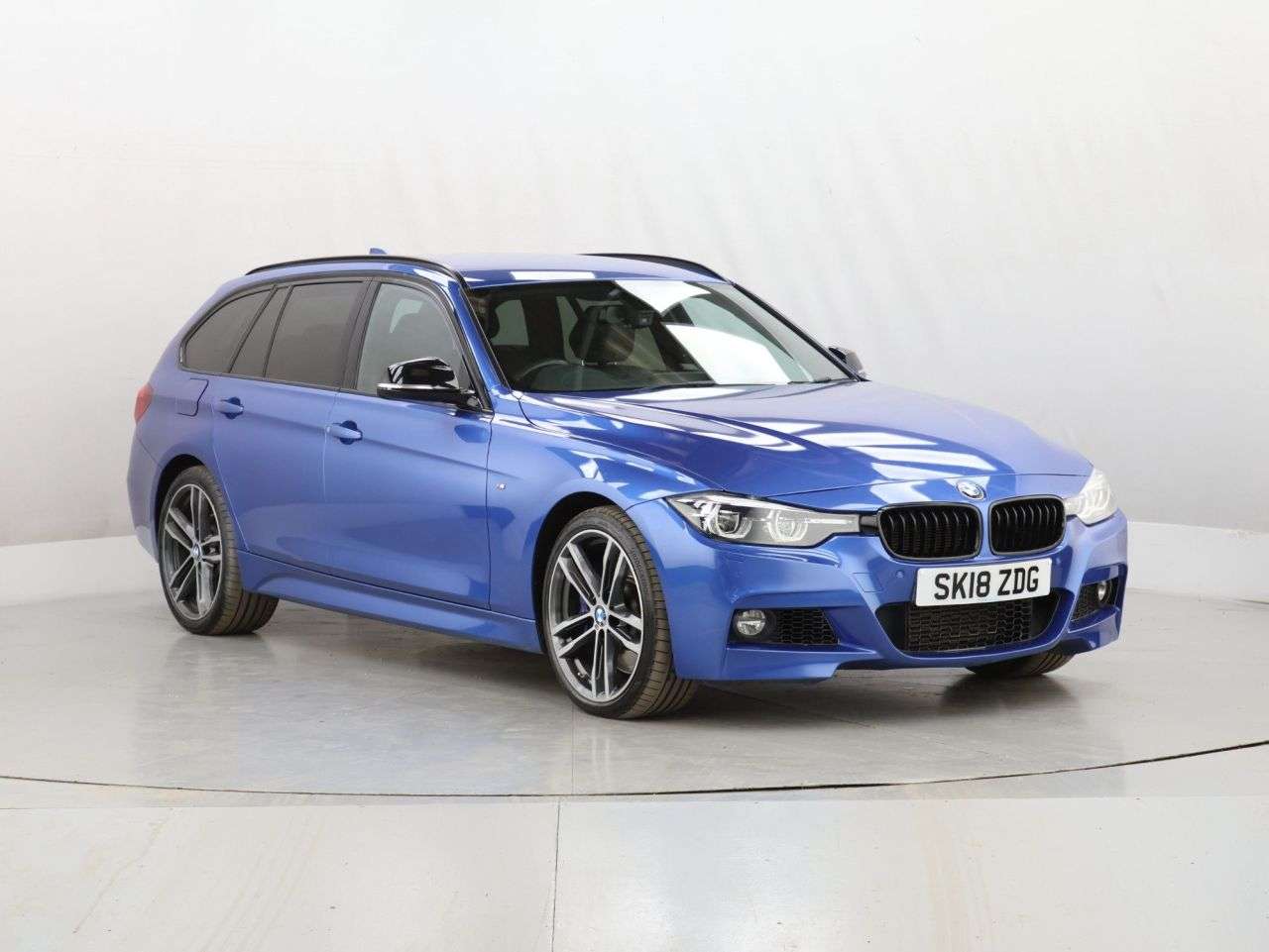 A 2018 BMW 3 SERIES 3.0 335d M Sport Shadow Edition Touring 5dr Diesel Auto xDrive Euro 6 (s/s) A 2018 BMW 3 SERIES 3.0 335d M Sport Shadow Edition Touring 5dr Diesel Auto xDrive Euro 6 (s/s)