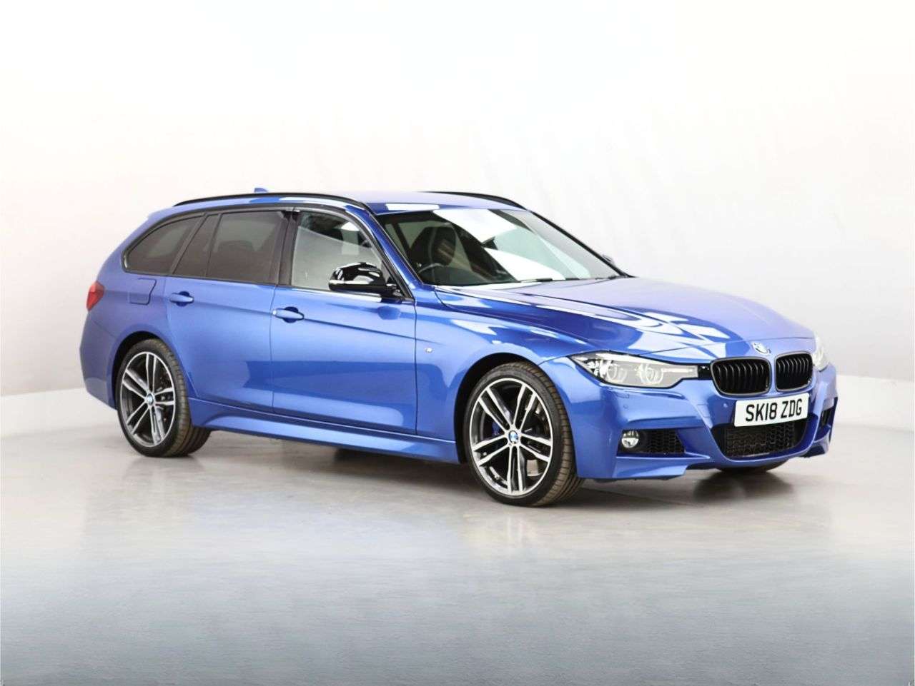 A 2018 BMW 3 SERIES 3.0 335d M Sport Shadow Edition Touring 5dr Diesel Auto xDrive Euro 6 (s/s) A 2018 BMW 3 SERIES 3.0 335d M Sport Shadow Edition Touring 5dr Diesel Auto xDrive Euro 6 (s/s)