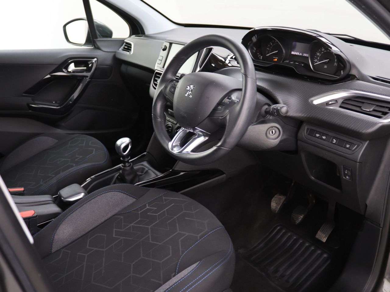 2019 PEUGEOT 2008 2019 PEUGEOT 2008