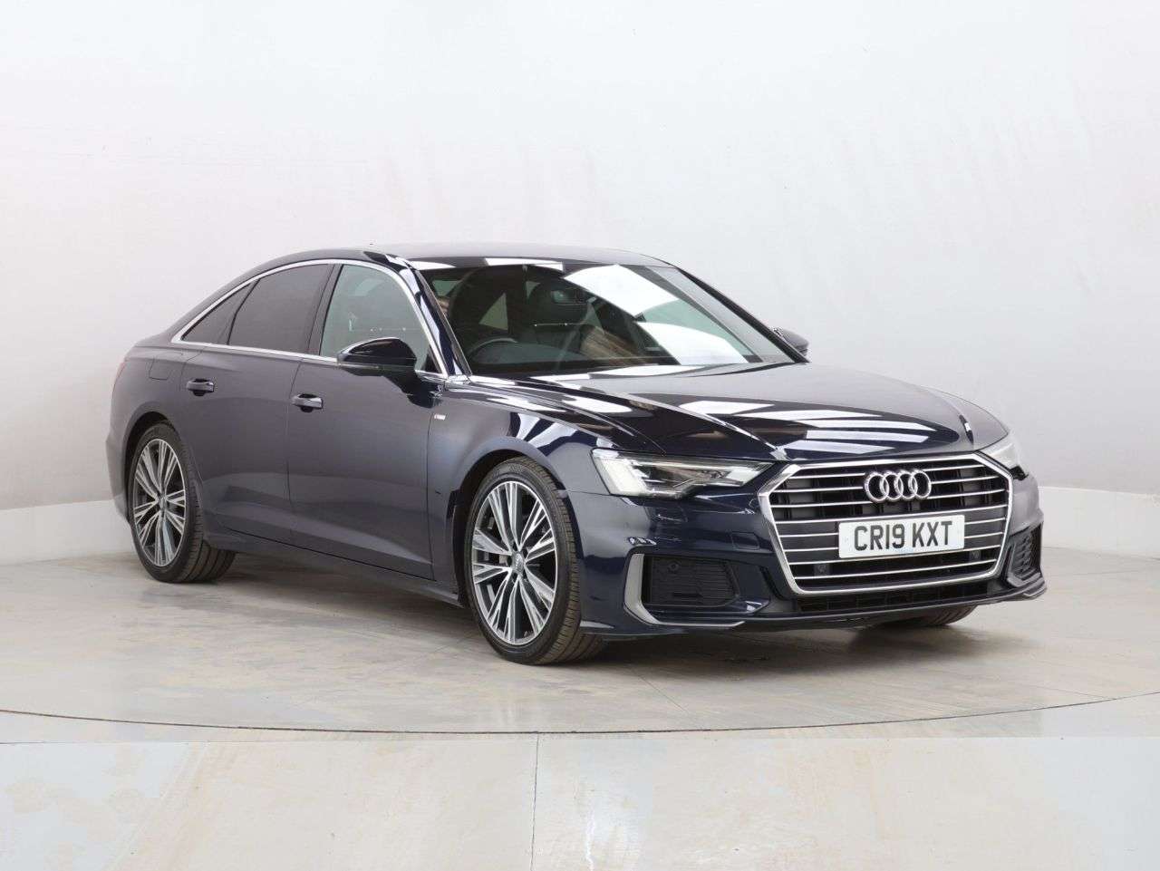 A 2019 AUDI A6 SALOON 2.0 TDI 40 S line Saloon 4dr Diesel S Tronic Euro 6 (s/s) (204 ps) A 2019 AUDI A6 SALOON 2.0 TDI 40 S line Saloon 4dr Diesel S Tronic Euro 6 (s/s) (204 ps)