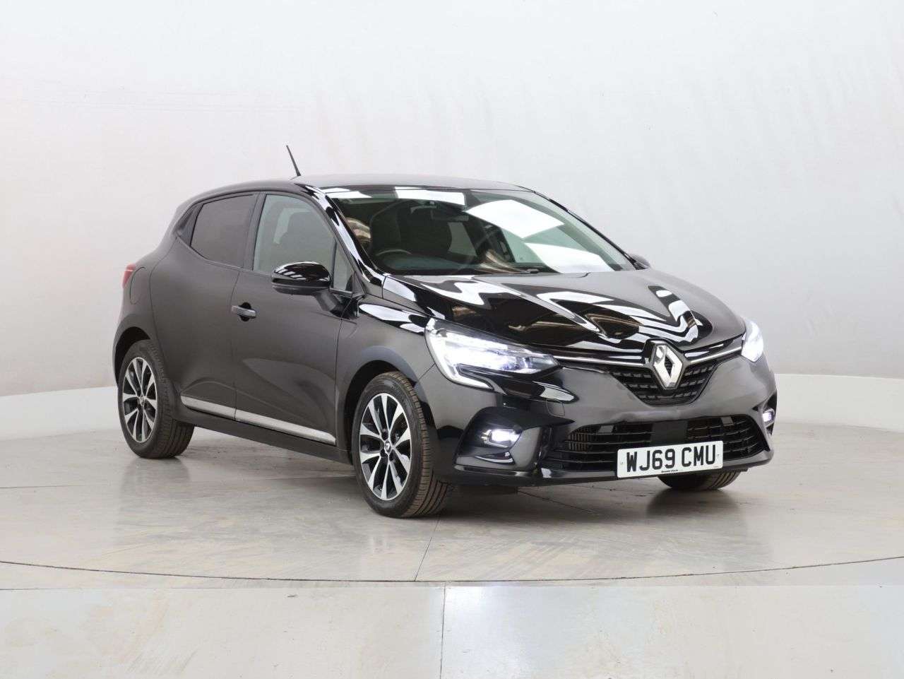 A 2019 RENAULT CLIO 1.0 TCe Iconic Hatchback 5dr Petrol Manual Euro 6 (s/s) (100 ps) A 2019 RENAULT CLIO 1.0 TCe Iconic Hatchback 5dr Petrol Manual Euro 6 (s/s) (100 ps)