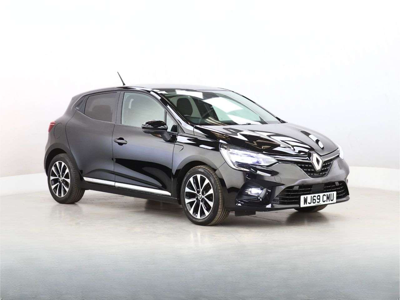 A 2019 RENAULT CLIO 1.0 TCe Iconic Hatchback 5dr Petrol Manual Euro 6 (s/s) (100 ps) A 2019 RENAULT CLIO 1.0 TCe Iconic Hatchback 5dr Petrol Manual Euro 6 (s/s) (100 ps)