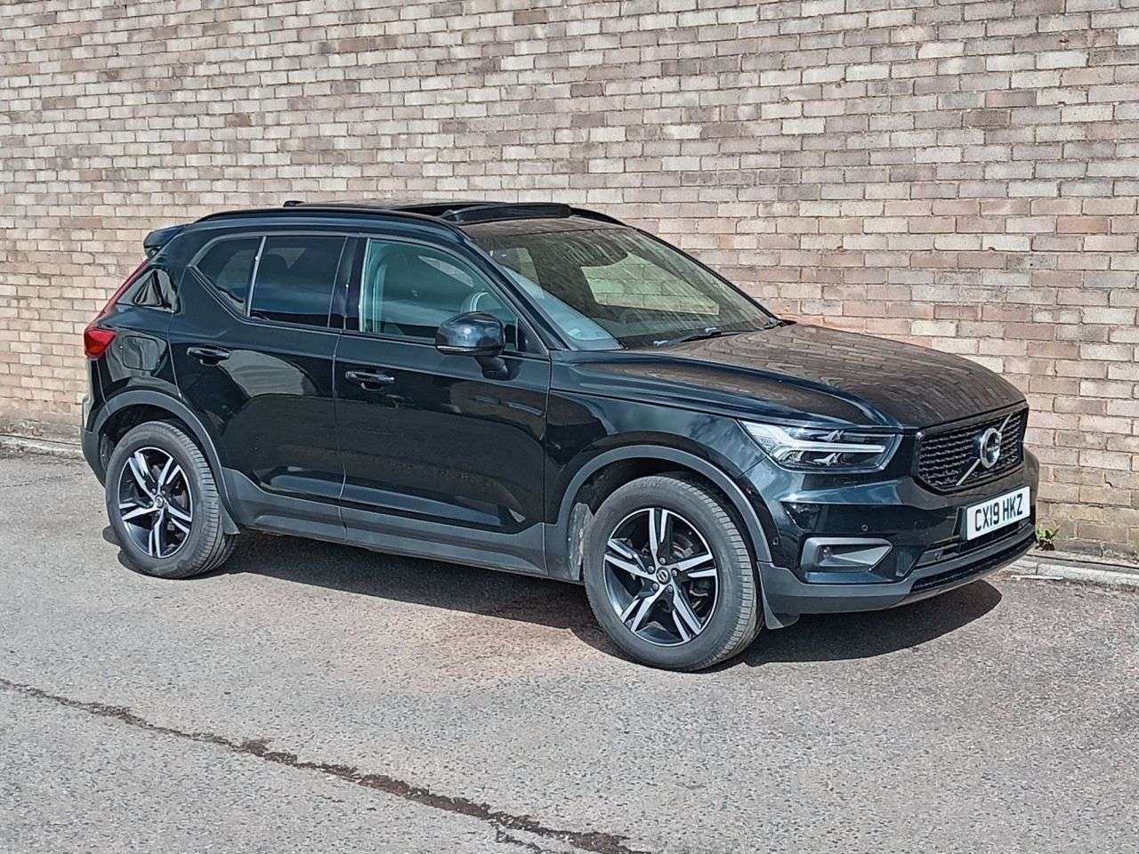 A 2019 VOLVO XC40 2.0 D3 R-Design SUV 5dr Diesel Auto Euro 6 (s/s) (150 ps) A 2019 VOLVO XC40 2.0 D3 R-Design SUV 5dr Diesel Auto Euro 6 (s/s) (150 ps)