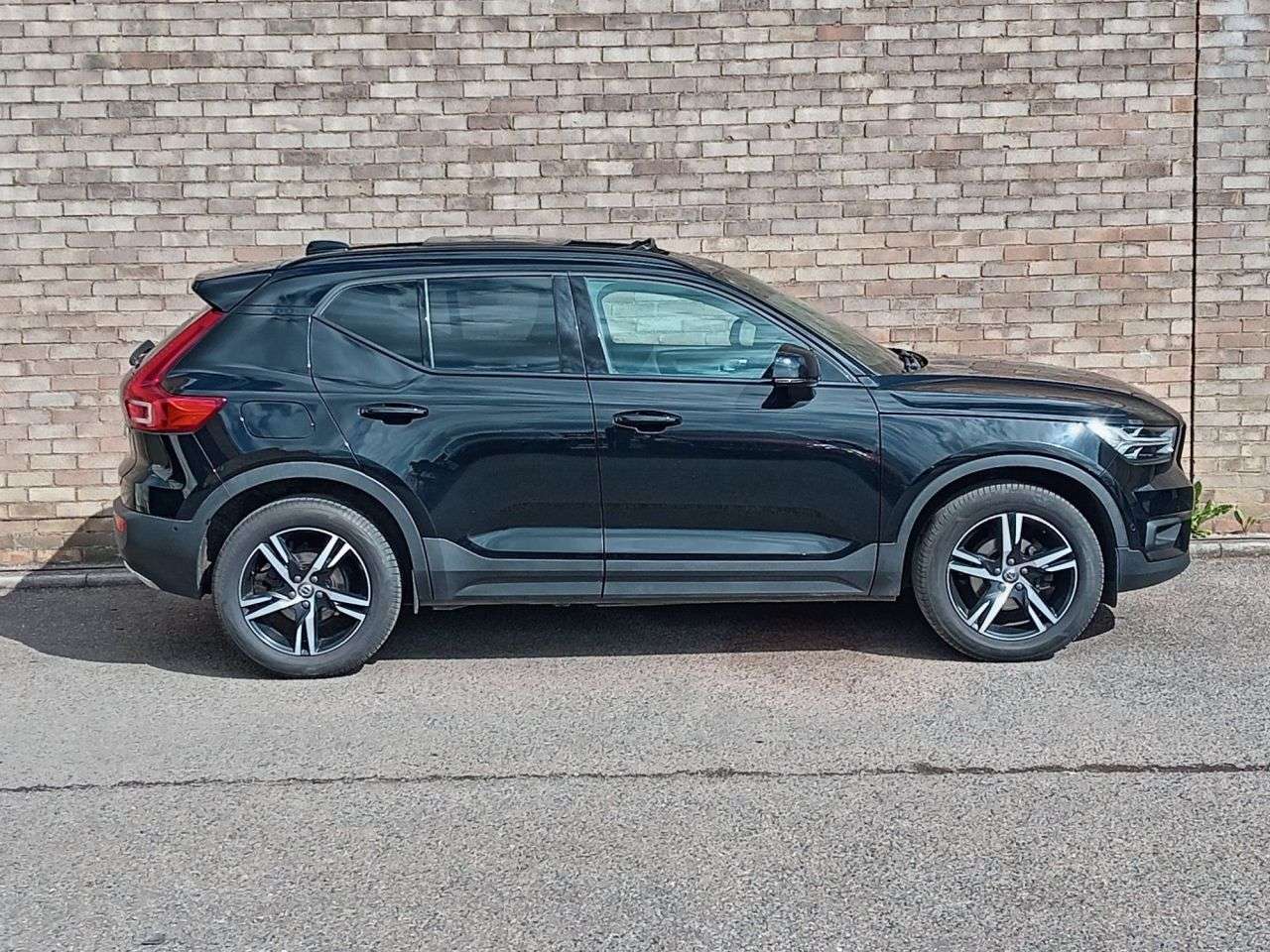 2019 VOLVO XC40 2019 VOLVO XC40