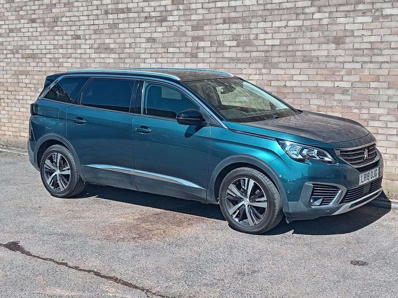 A 2018 PEUGEOT 5008 1.6 BlueHDi Allure SUV 5dr Diesel Manual Euro 6 (s/s) (120 ps) A 2018 PEUGEOT 5008 1.6 BlueHDi Allure SUV 5dr Diesel Manual Euro 6 (s/s) (120 ps)
