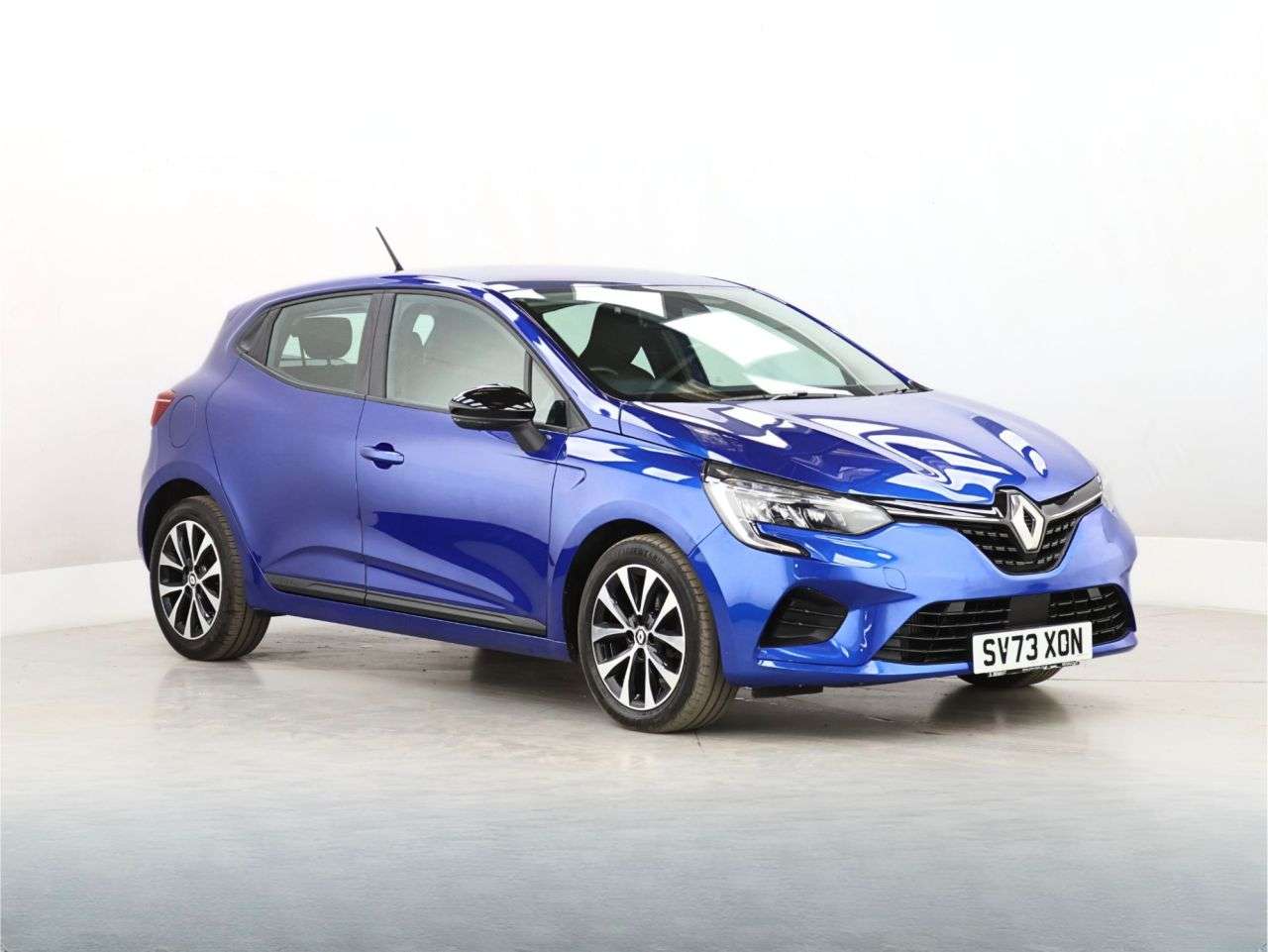 A 2023 RENAULT CLIO 1.0 TCe Evolution Hatchback 5dr Petrol Manual Euro 6 (s/s) (90 ps) A 2023 RENAULT CLIO 1.0 TCe Evolution Hatchback 5dr Petrol Manual Euro 6 (s/s) (90 ps)