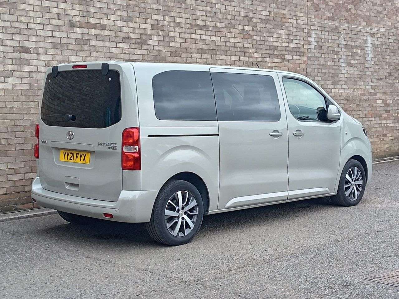 A 2021 TOYOTA PROACE VERSO 2.0D Family Medium MPV 5dr Diesel Auto MWB Euro 6 (s/s) (8 Seat) (180 ps) A 2021 TOYOTA PROACE VERSO 2.0D Family Medium MPV 5dr Diesel Auto MWB Euro 6 (s/s) (8 Seat) (180 ps)