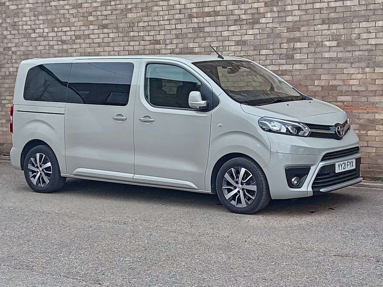 A 2021 TOYOTA PROACE VERSO 2.0D Family Medium MPV 5dr Diesel Auto MWB Euro 6 (s/s) (8 Seat) (180 ps) A 2021 TOYOTA PROACE VERSO 2.0D Family Medium MPV 5dr Diesel Auto MWB Euro 6 (s/s) (8 Seat) (180 ps)
