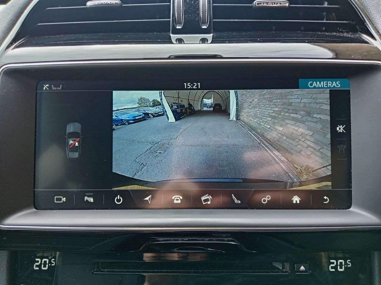 A 2020 JAGUAR F-PACE 2.0 D180 Chequered Flag SUV 5dr Diesel Auto AWD Euro 6 (s/s) (180 ps) A 2020 JAGUAR F-PACE 2.0 D180 Chequered Flag SUV 5dr Diesel Auto AWD Euro 6 (s/s) (180 ps)