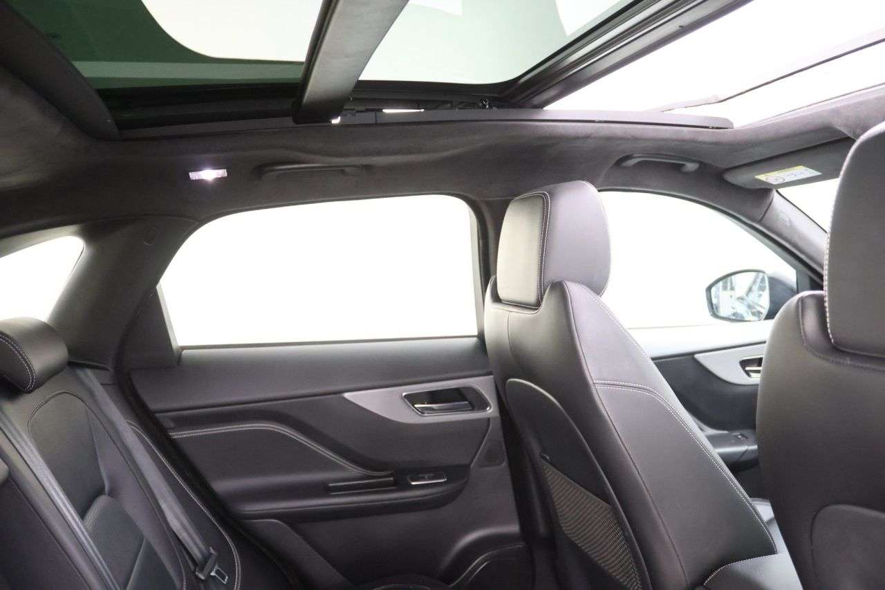 A 2020 JAGUAR F-PACE 2.0 D180 Chequered Flag SUV 5dr Diesel Auto AWD Euro 6 (s/s) (180 ps) A 2020 JAGUAR F-PACE 2.0 D180 Chequered Flag SUV 5dr Diesel Auto AWD Euro 6 (s/s) (180 ps)