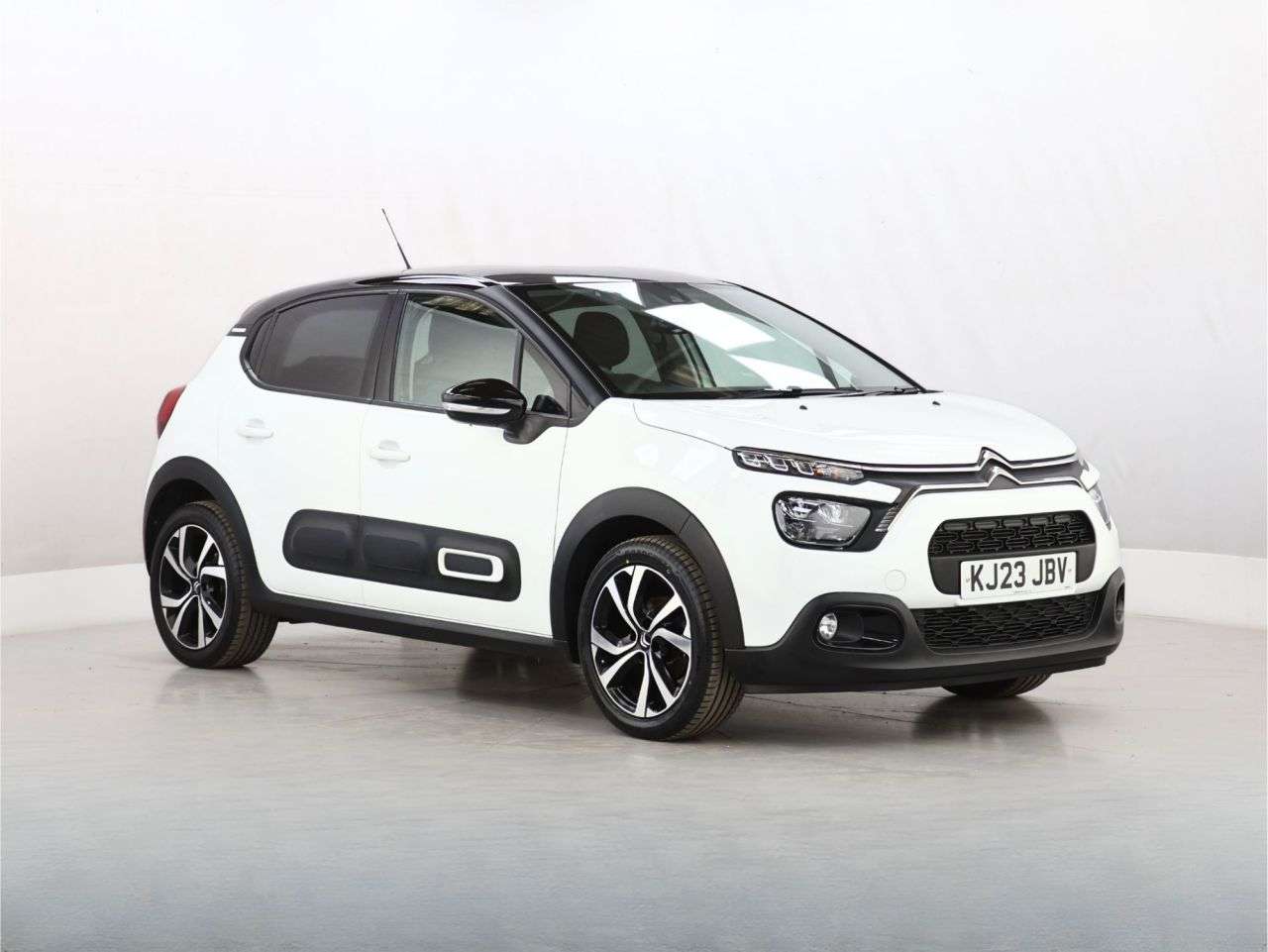 A 2023 CITROEN C3 1.2 PureTech Shine Plus Hatchback 5dr Petrol Manual Euro 6 (s/s) (110 ps) A 2023 CITROEN C3 1.2 PureTech Shine Plus Hatchback 5dr Petrol Manual Euro 6 (s/s) (110 ps)