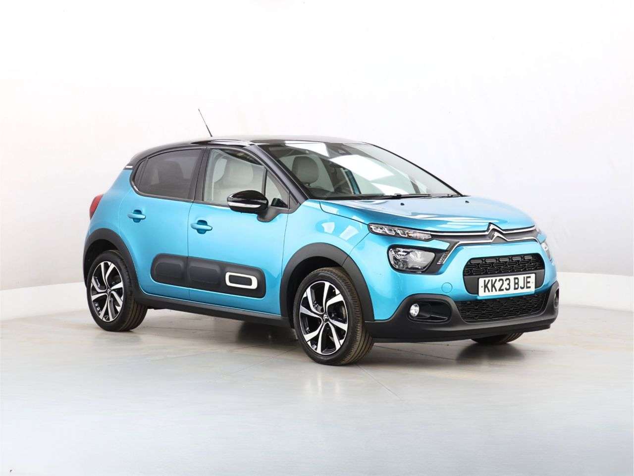 A 2023 CITROEN C3 1.2 PureTech Shine Plus Hatchback 5dr Petrol Manual Euro 6 (s/s) (110 ps) A 2023 CITROEN C3 1.2 PureTech Shine Plus Hatchback 5dr Petrol Manual Euro 6 (s/s) (110 ps)