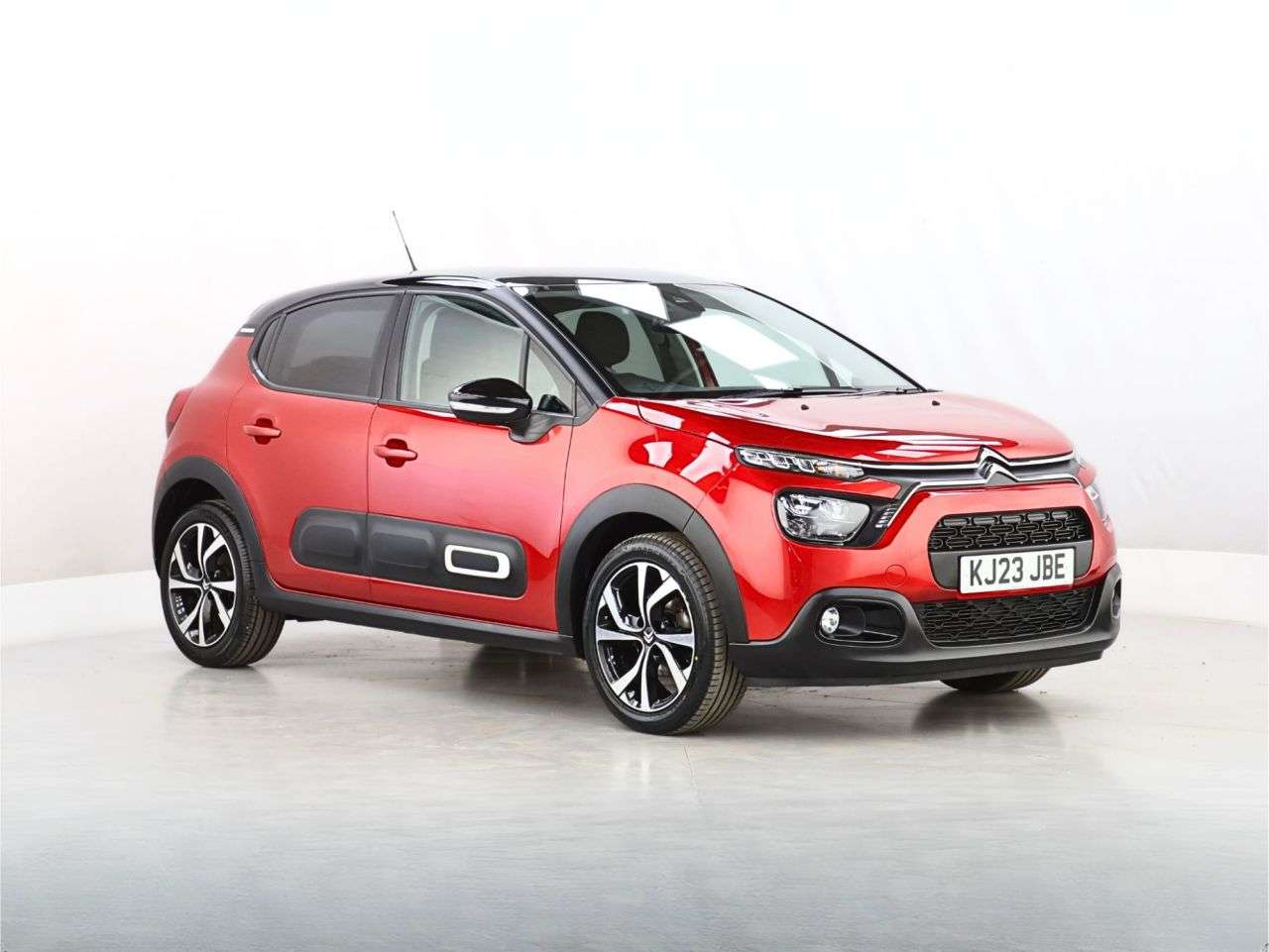 A 2023 CITROEN C3 1.2 PureTech Shine Plus Hatchback 5dr Petrol Manual Euro 6 (s/s) (110 ps) A 2023 CITROEN C3 1.2 PureTech Shine Plus Hatchback 5dr Petrol Manual Euro 6 (s/s) (110 ps)