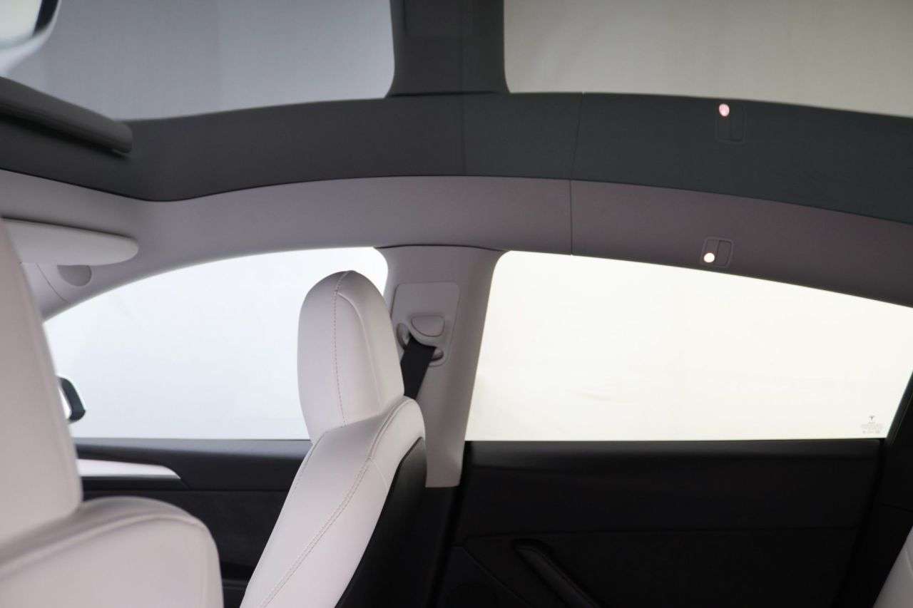 A 2022 TESLA MODEL Y (Dual Motor) Long Range SUV 5dr Electric Auto 4WDE (384 bhp) A 2022 TESLA MODEL Y (Dual Motor) Long Range SUV 5dr Electric Auto 4WDE (384 bhp)