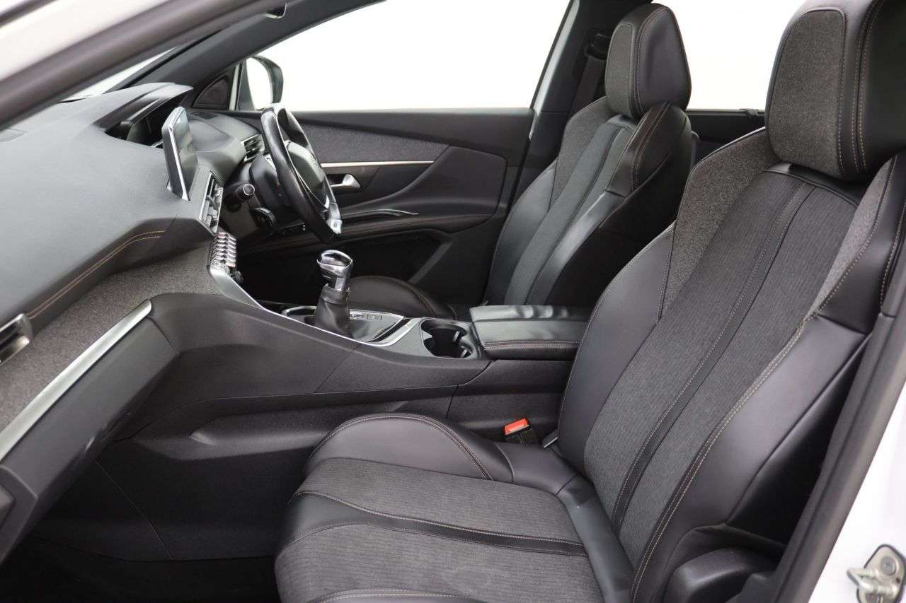 2018 PEUGEOT 5008 2018 PEUGEOT 5008