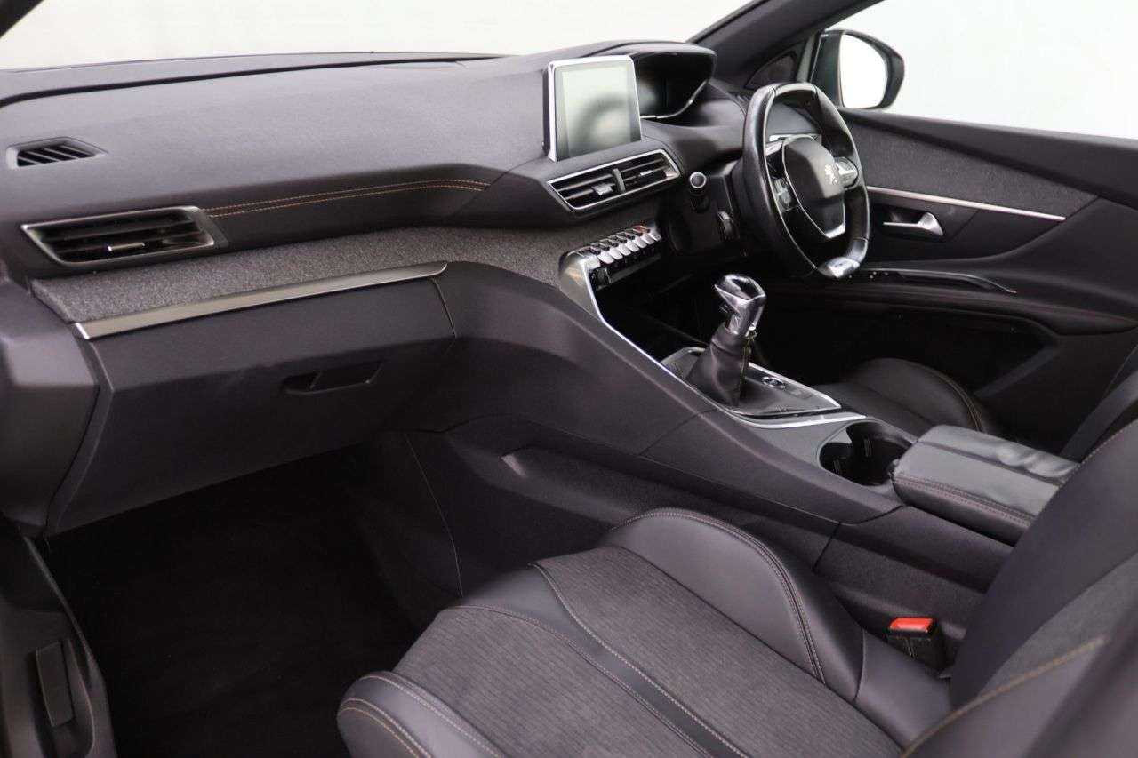 2018 PEUGEOT 5008 2018 PEUGEOT 5008