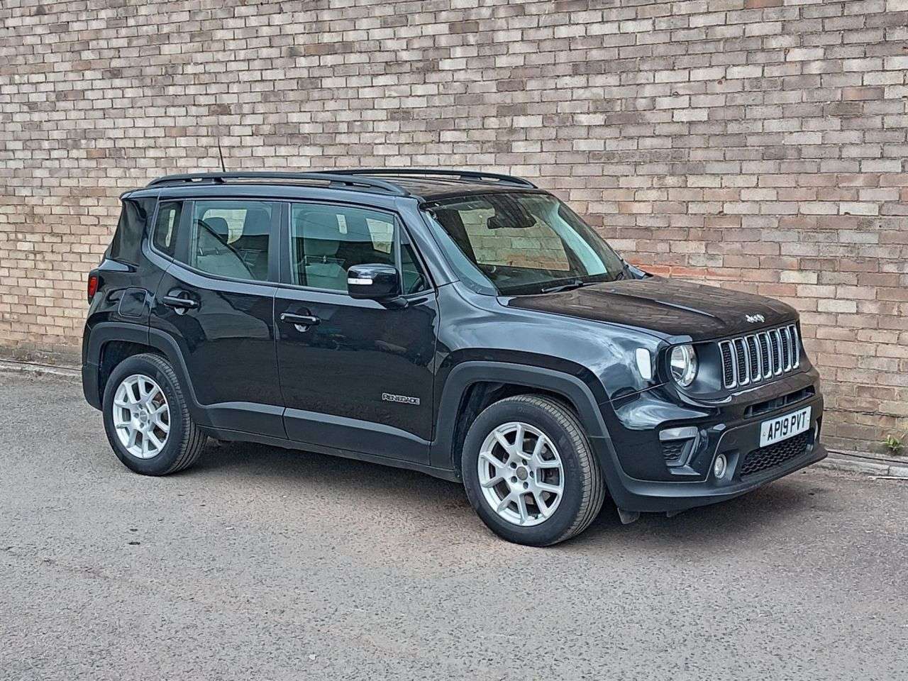A 2019 JEEP RENEGADE 1.3 GSE T4 Longitude SUV 5dr Petrol DDCT Euro 6 (s/s) (150 ps) A 2019 JEEP RENEGADE 1.3 GSE T4 Longitude SUV 5dr Petrol DDCT Euro 6 (s/s) (150 ps)