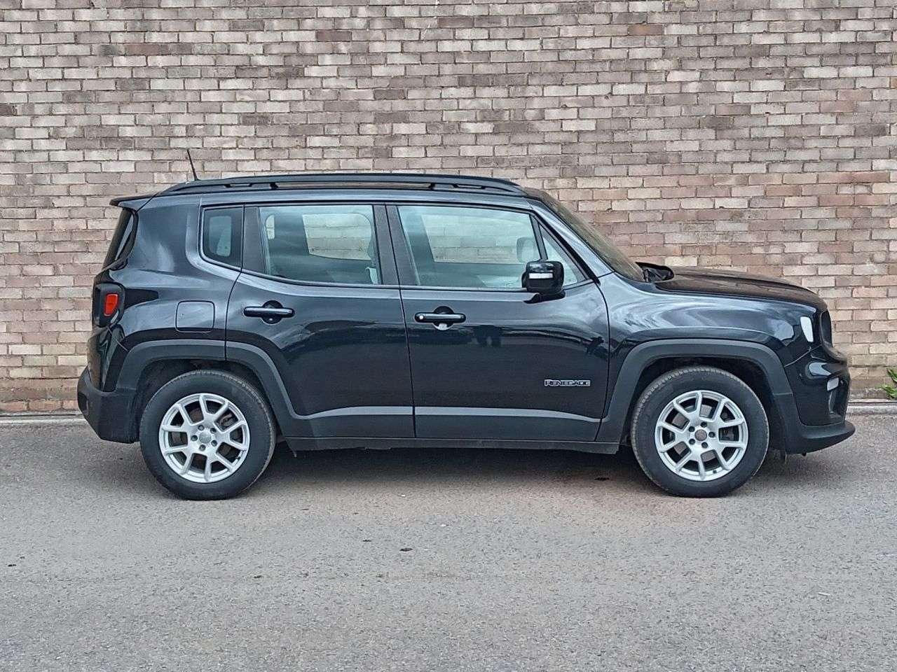 A 2019 JEEP RENEGADE 1.3 GSE T4 Longitude SUV 5dr Petrol DDCT Euro 6 (s/s) (150 ps) A 2019 JEEP RENEGADE 1.3 GSE T4 Longitude SUV 5dr Petrol DDCT Euro 6 (s/s) (150 ps)