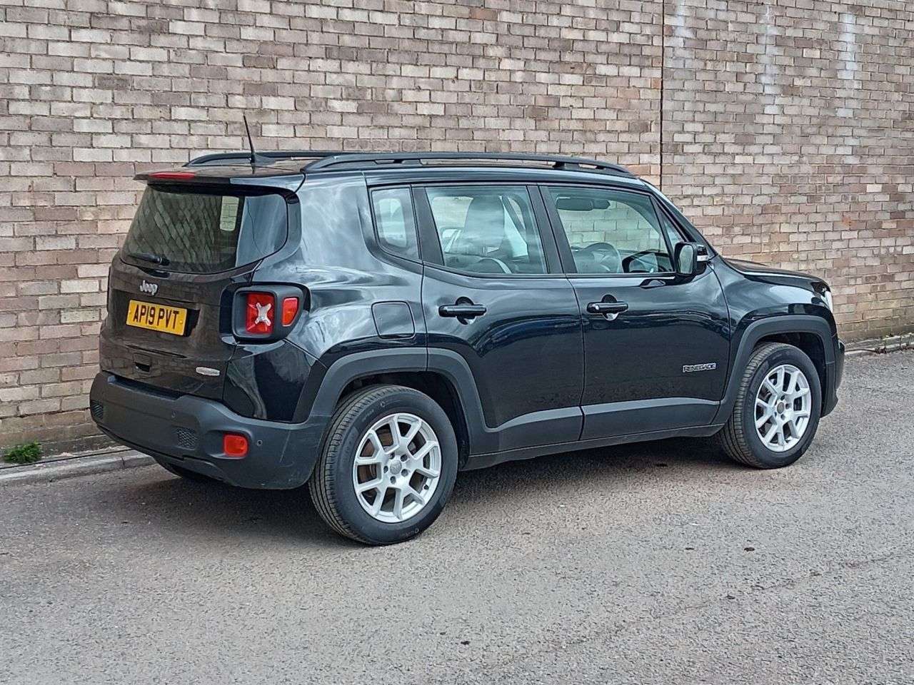 A 2019 JEEP RENEGADE 1.3 GSE T4 Longitude SUV 5dr Petrol DDCT Euro 6 (s/s) (150 ps) A 2019 JEEP RENEGADE 1.3 GSE T4 Longitude SUV 5dr Petrol DDCT Euro 6 (s/s) (150 ps)