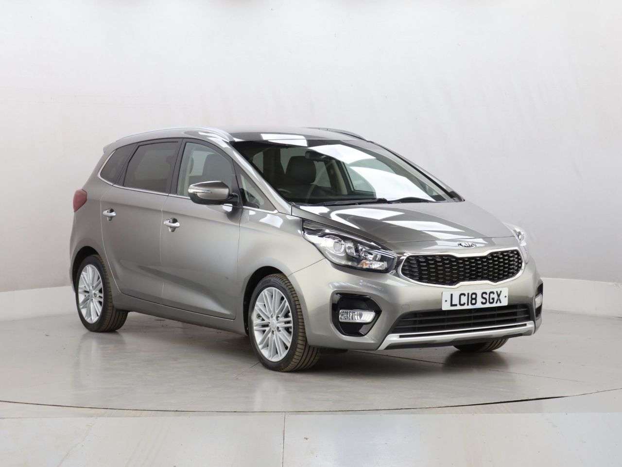 A 2018 KIA CARENS 1.7 CRDi 3 MPV 5dr Diesel Manual Euro 6 (s/s) (139 bhp) A 2018 KIA CARENS 1.7 CRDi 3 MPV 5dr Diesel Manual Euro 6 (s/s) (139 bhp)