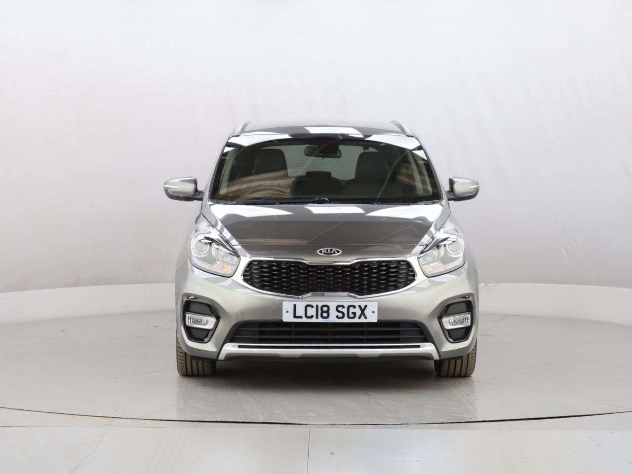 A 2018 KIA CARENS 1.7 CRDi 3 MPV 5dr Diesel Manual Euro 6 (s/s) (139 bhp) A 2018 KIA CARENS 1.7 CRDi 3 MPV 5dr Diesel Manual Euro 6 (s/s) (139 bhp)