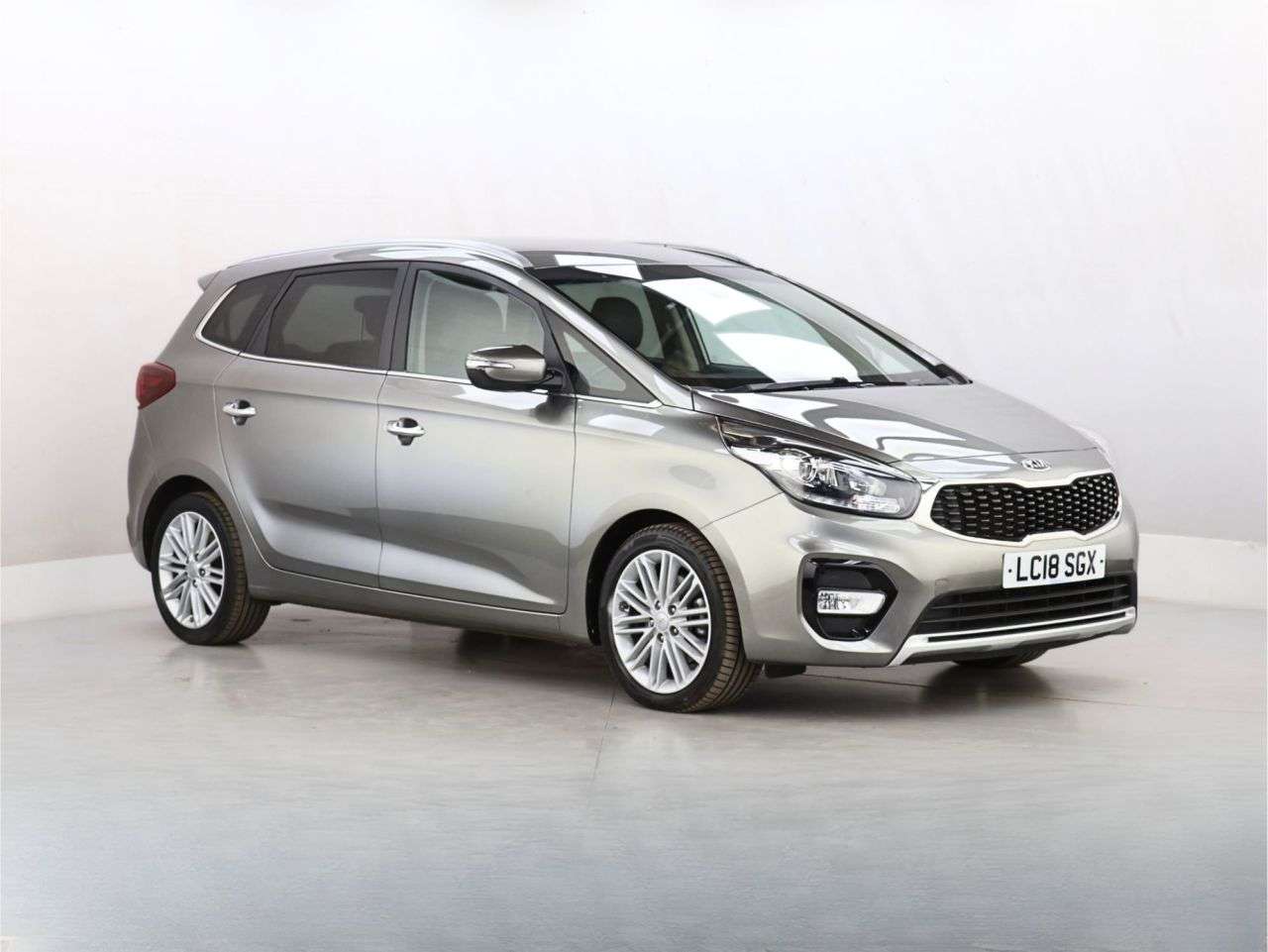 A 2018 KIA CARENS 1.7 CRDi 3 MPV 5dr Diesel Manual Euro 6 (s/s) (139 bhp) A 2018 KIA CARENS 1.7 CRDi 3 MPV 5dr Diesel Manual Euro 6 (s/s) (139 bhp)