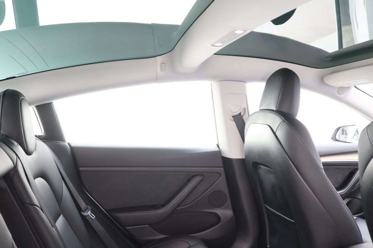 A 2021 TESLA MODEL 3 (Dual Motor) Performance Saloon 4dr Electric Auto 4WDE (Performance Upgrade A 2021 TESLA MODEL 3 (Dual Motor) Performance Saloon 4dr Electric Auto 4WDE (Performance Upgrade