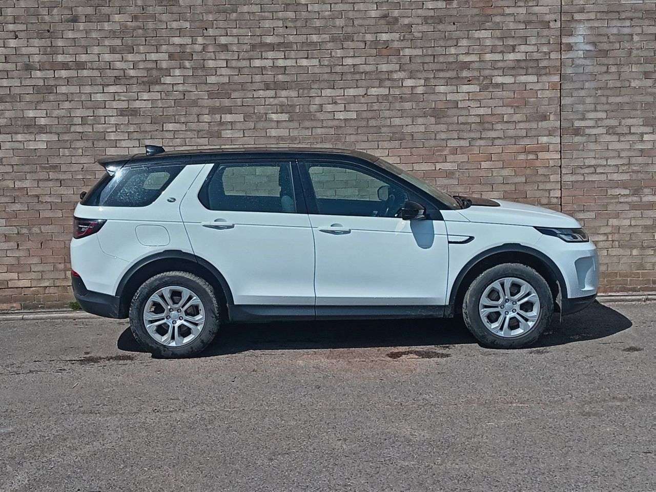 A 2022 LAND ROVER DISCOVERY SPORT 2.0 D165 SUV 5dr Diesel Manual Euro 6 (s/s) (163 ps) A 2022 LAND ROVER DISCOVERY SPORT 2.0 D165 SUV 5dr Diesel Manual Euro 6 (s/s) (163 ps)