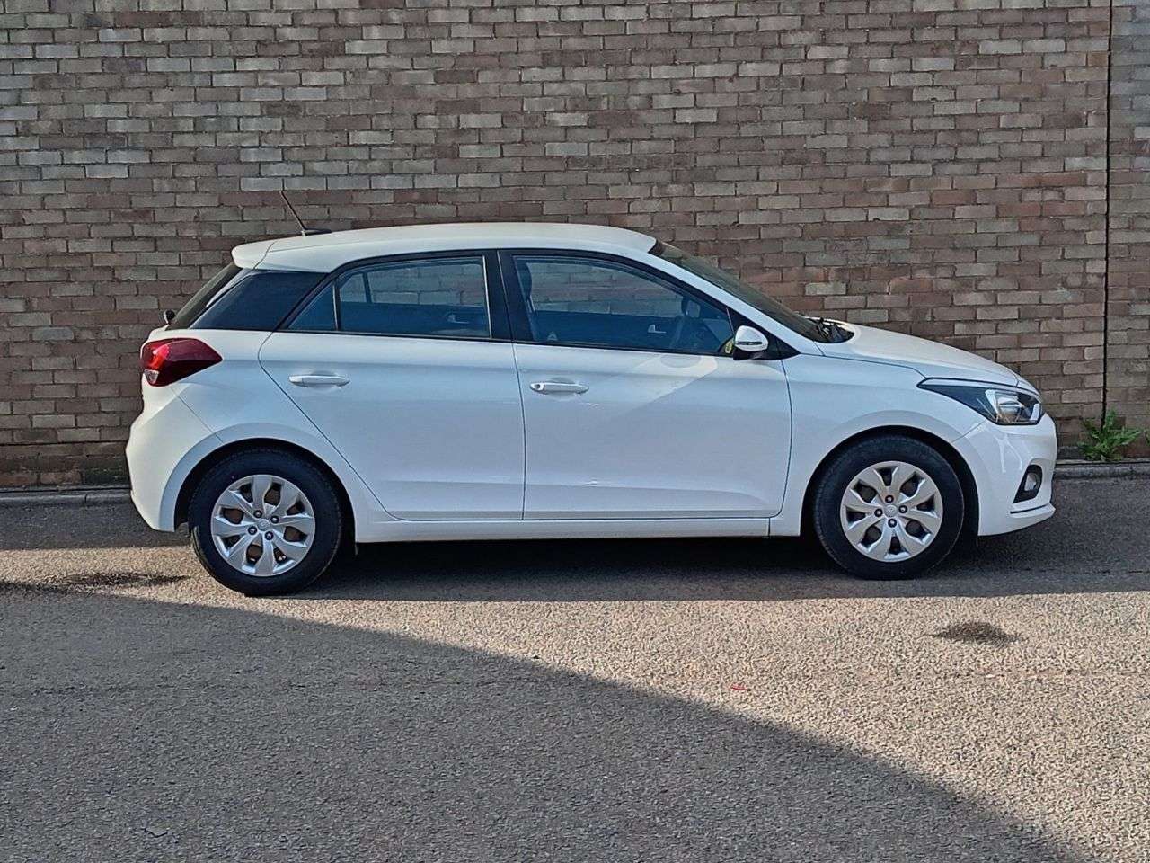 A 2019 HYUNDAI I20 1.2 S Connect Hatchback 5dr Petrol Manual Euro 6 (s/s) (75 ps) A 2019 HYUNDAI I20 1.2 S Connect Hatchback 5dr Petrol Manual Euro 6 (s/s) (75 ps)