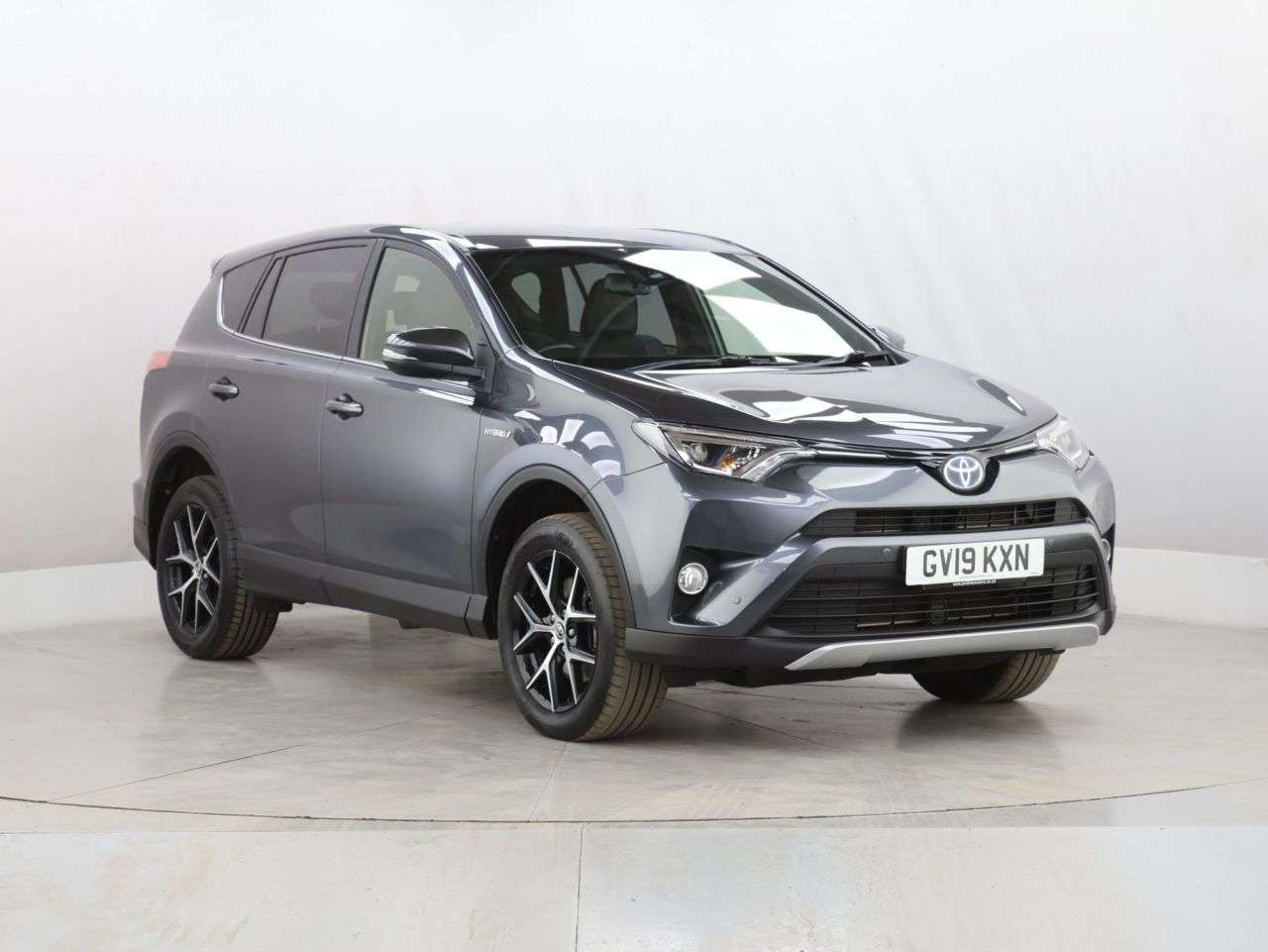 A 2019 TOYOTA RAV4 2.5 VVT-h Design SUV 5dr Petrol Hybrid CVT 4WD Euro 6 (s/s) (197 ps) A 2019 TOYOTA RAV4 2.5 VVT-h Design SUV 5dr Petrol Hybrid CVT 4WD Euro 6 (s/s) (197 ps)