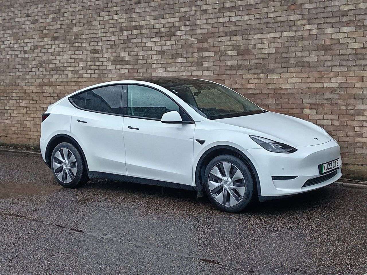 A 2022 TESLA MODEL Y (Dual Motor) Long Range SUV 5dr Electric Auto 4WDE (384 bhp) A 2022 TESLA MODEL Y (Dual Motor) Long Range SUV 5dr Electric Auto 4WDE (384 bhp)