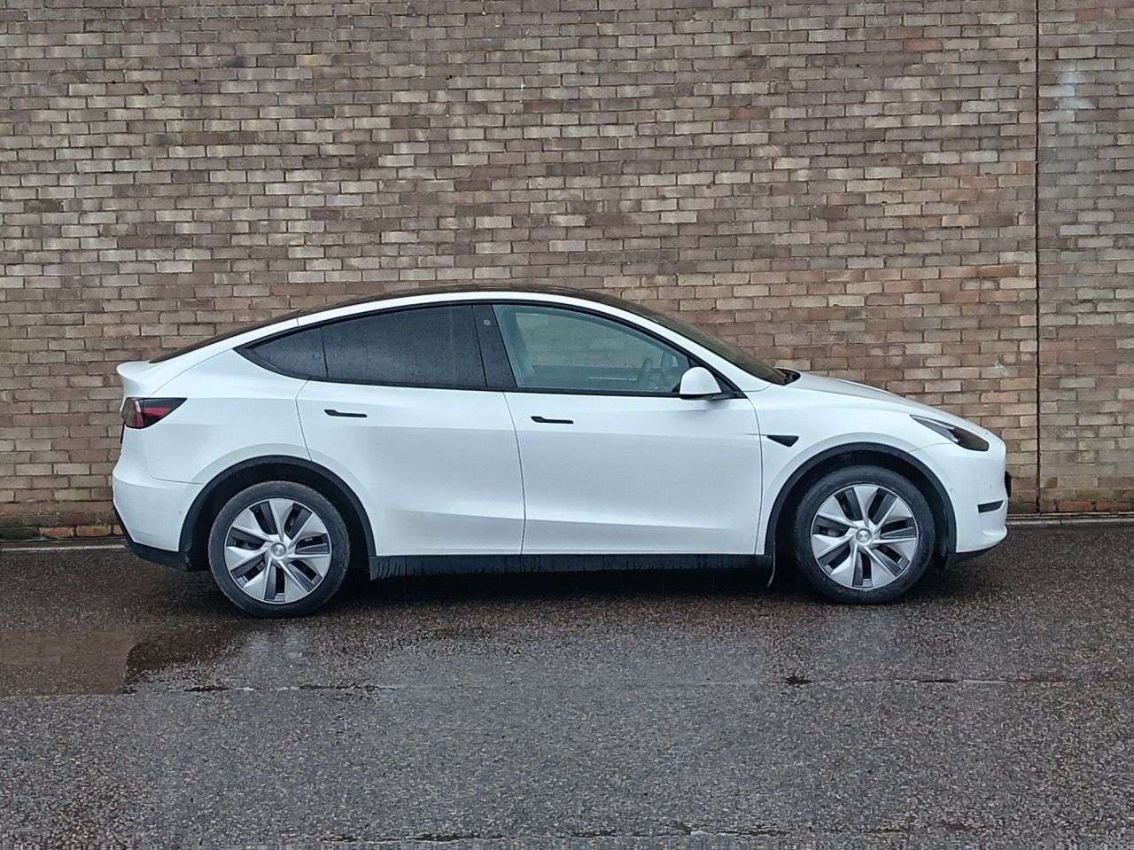 A 2022 TESLA MODEL Y (Dual Motor) Long Range SUV 5dr Electric Auto 4WDE (384 bhp) A 2022 TESLA MODEL Y (Dual Motor) Long Range SUV 5dr Electric Auto 4WDE (384 bhp)