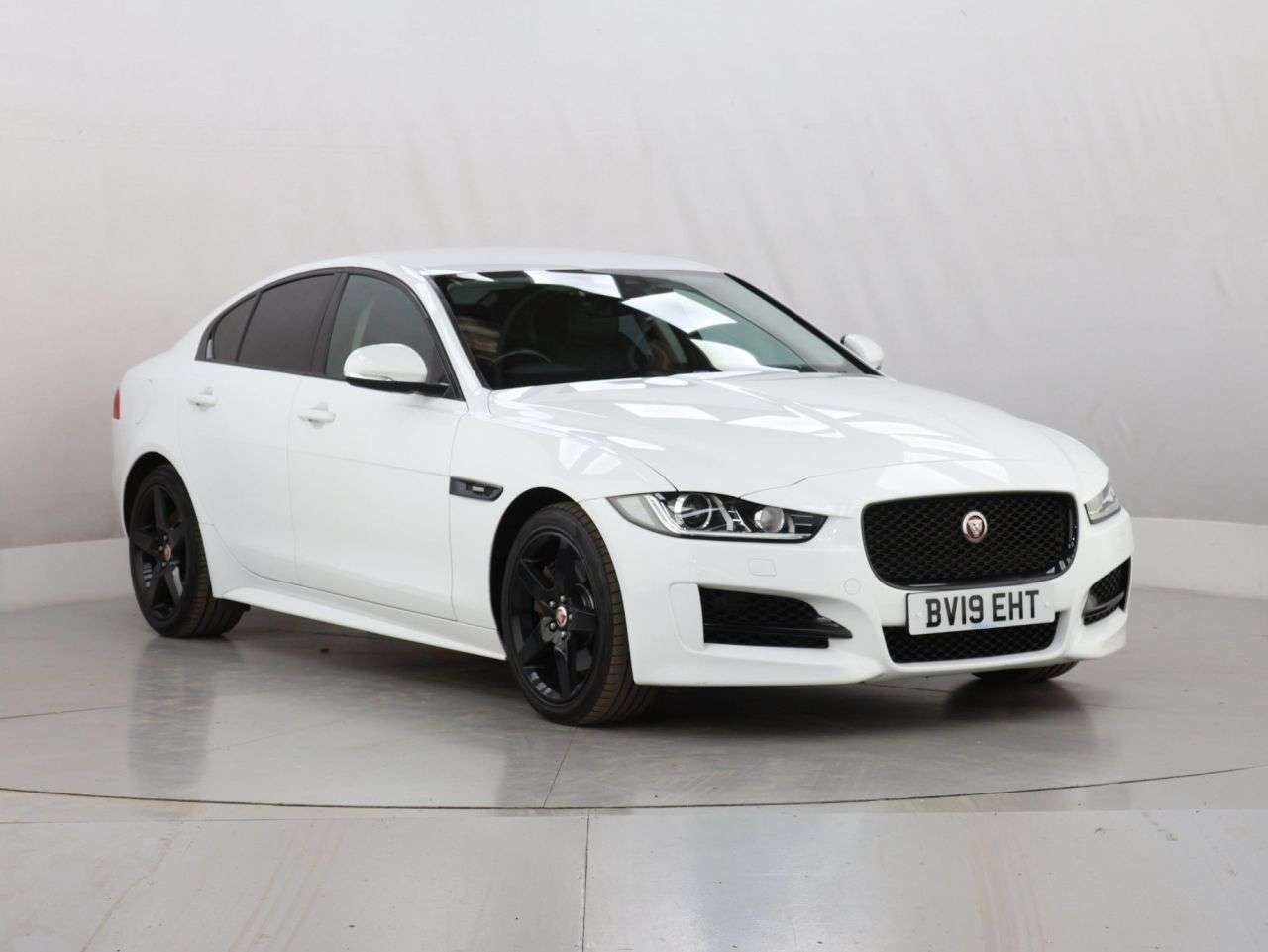 A 2019 JAGUAR XE 2.0i GPF R-Sport Saloon 4dr Petrol Auto Euro 6 (s/s) (200 ps) A 2019 JAGUAR XE 2.0i GPF R-Sport Saloon 4dr Petrol Auto Euro 6 (s/s) (200 ps)