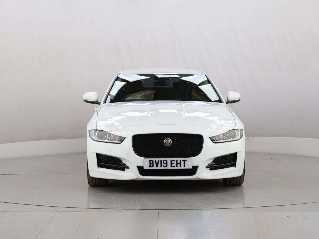 A 2019 JAGUAR XE 2.0i GPF R-Sport Saloon 4dr Petrol Auto Euro 6 (s/s) (200 ps) A 2019 JAGUAR XE 2.0i GPF R-Sport Saloon 4dr Petrol Auto Euro 6 (s/s) (200 ps)