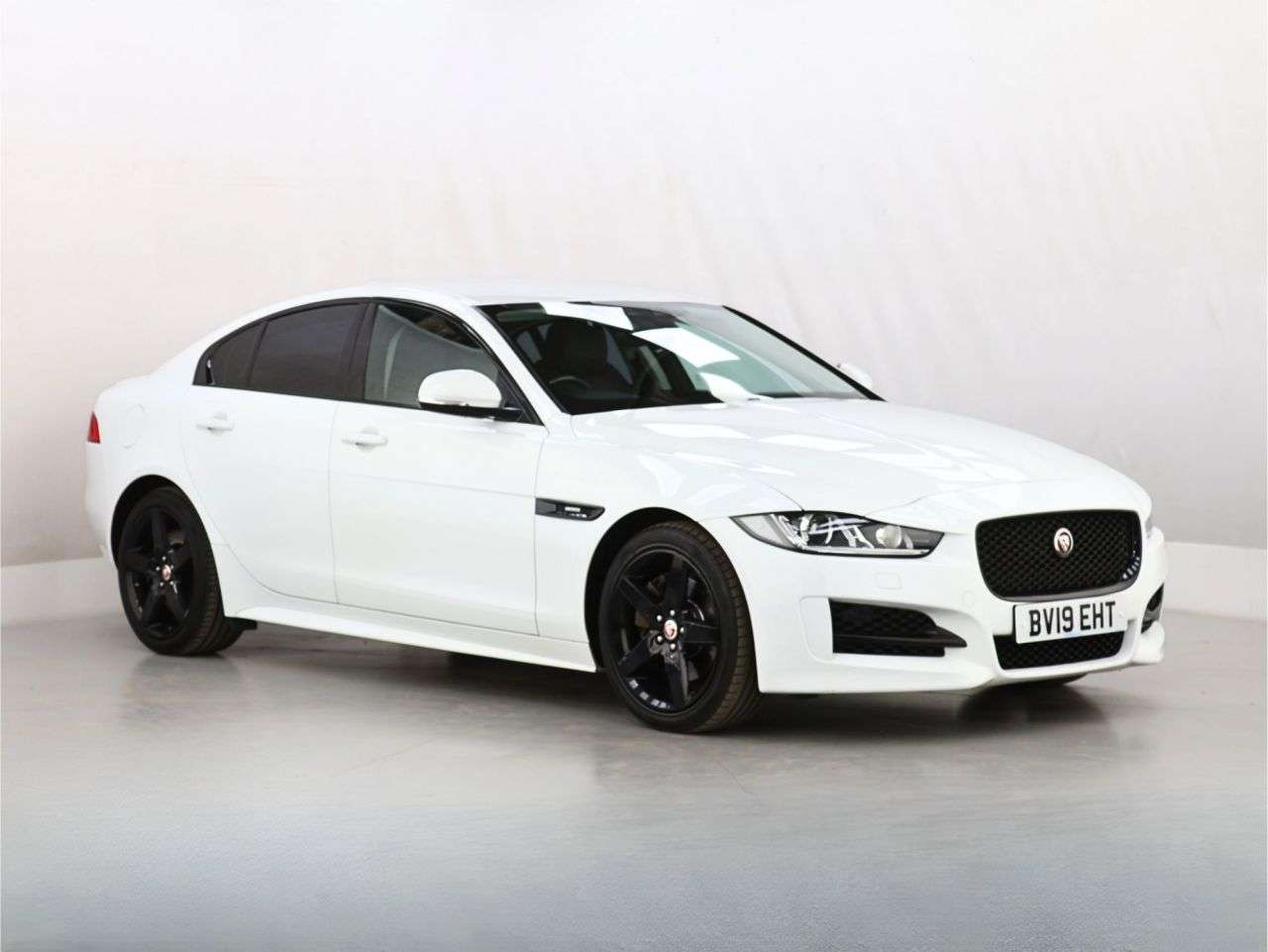 A 2019 JAGUAR XE 2.0i GPF R-Sport Saloon 4dr Petrol Auto Euro 6 (s/s) (200 ps) A 2019 JAGUAR XE 2.0i GPF R-Sport Saloon 4dr Petrol Auto Euro 6 (s/s) (200 ps)