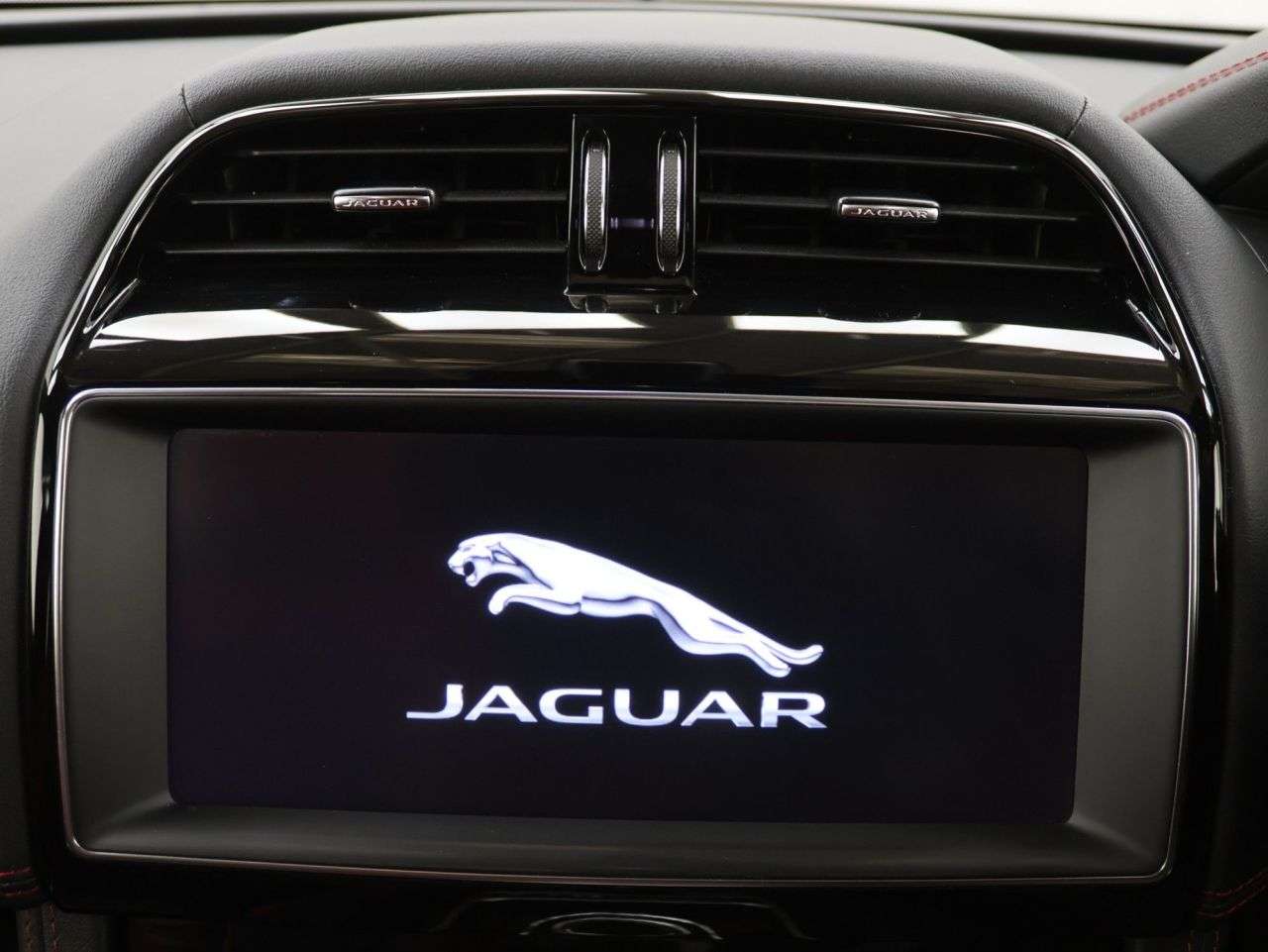 2019 JAGUAR F-PACE 2019 JAGUAR F-PACE