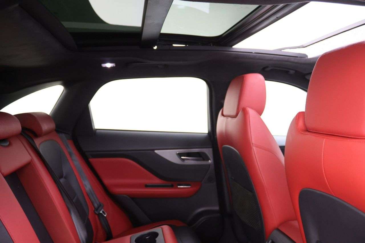 A 2019 JAGUAR F-PACE S AWD A 2019 JAGUAR F-PACE S AWD