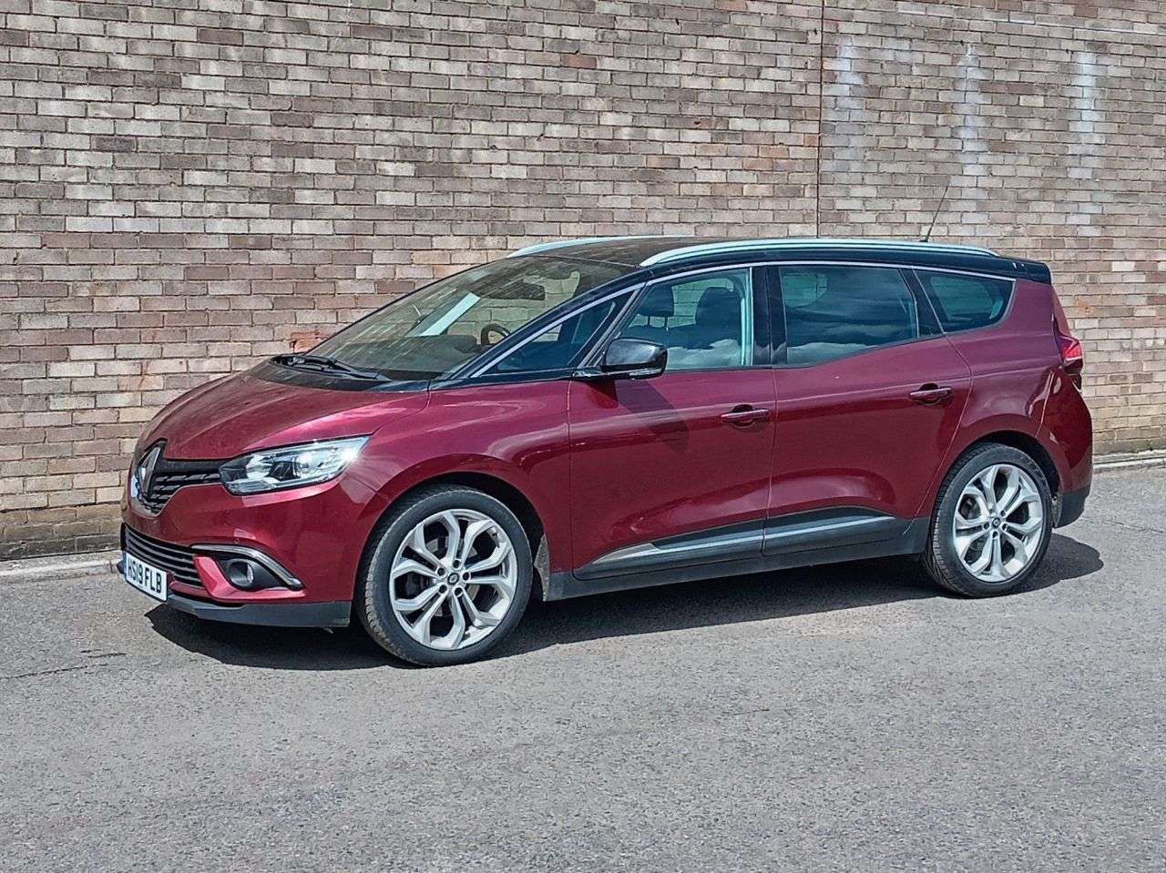 A 2019 RENAULT GRAND SCENIC 1.3 TCe Iconic MPV 5dr Petrol Manual Euro 6 (s/s) (140 ps) A 2019 RENAULT GRAND SCENIC 1.3 TCe Iconic MPV 5dr Petrol Manual Euro 6 (s/s) (140 ps)