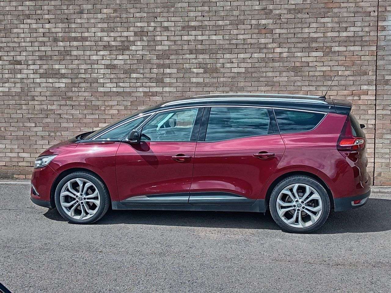 A 2019 RENAULT GRAND SCENIC 1.3 TCe Iconic MPV 5dr Petrol Manual Euro 6 (s/s) (140 ps) A 2019 RENAULT GRAND SCENIC 1.3 TCe Iconic MPV 5dr Petrol Manual Euro 6 (s/s) (140 ps)