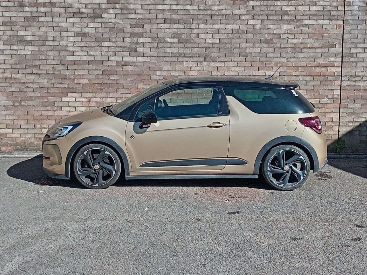 A 2017 DS AUTOMOBILES DS 3 1.6 THP Performance BRM Chronographes Hatchback 3dr Petrol Manual Euro 6 (s A 2017 DS AUTOMOBILES DS 3 1.6 THP Performance BRM Chronographes Hatchback 3dr Petrol Manual Euro 6 (s