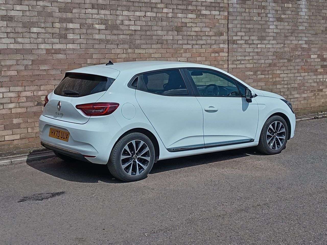 A 2020 RENAULT CLIO 1.0 TCe Iconic Hatchback 5dr Petrol Manual Euro 6 (s/s) (100 ps) A 2020 RENAULT CLIO 1.0 TCe Iconic Hatchback 5dr Petrol Manual Euro 6 (s/s) (100 ps)