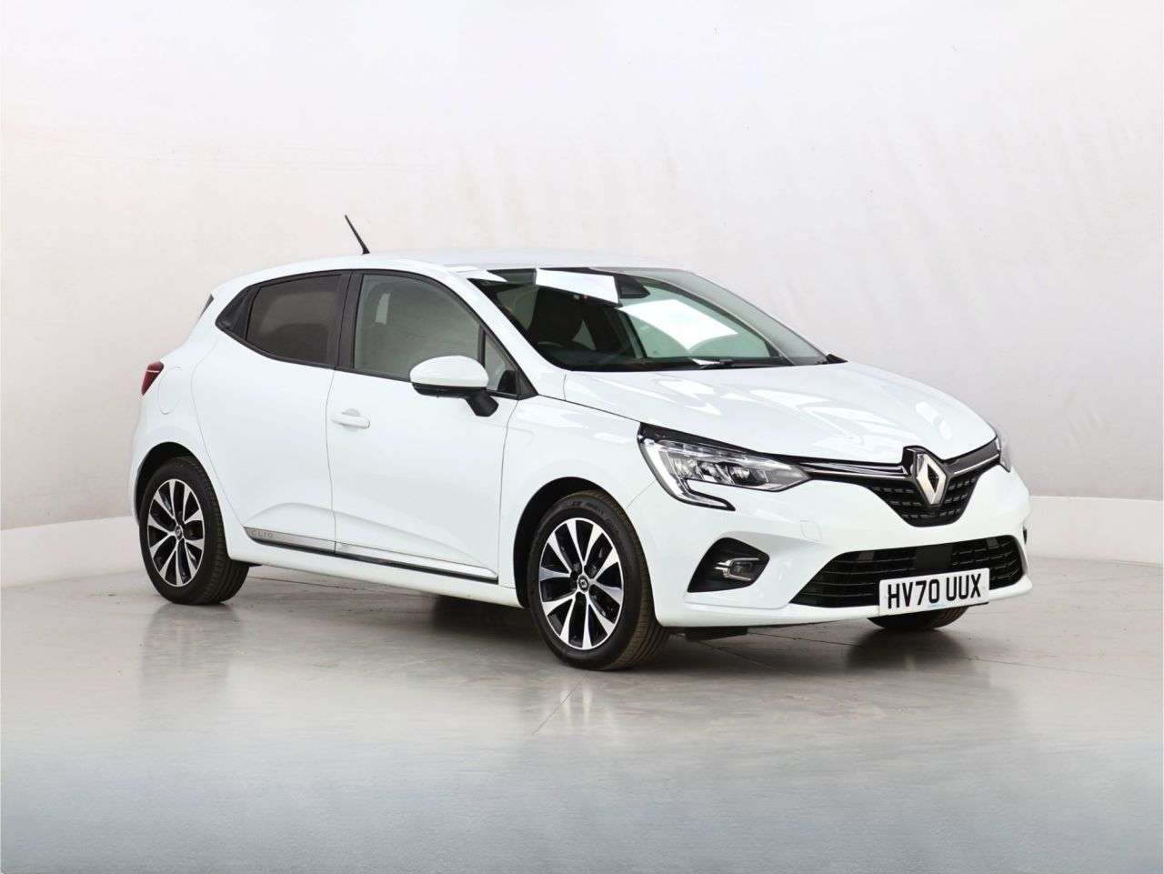 A 2020 RENAULT CLIO 1.0 TCe Iconic Hatchback 5dr Petrol Manual Euro 6 (s/s) (100 ps) A 2020 RENAULT CLIO 1.0 TCe Iconic Hatchback 5dr Petrol Manual Euro 6 (s/s) (100 ps)
