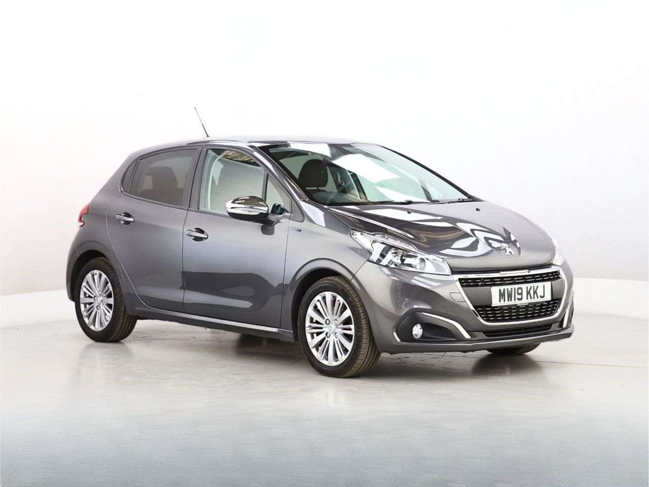 A 2019 PEUGEOT 208 1.2 PureTech Signature Hatchback 5dr Petrol Manual Euro 6 (s/s) (82 ps) A 2019 PEUGEOT 208 1.2 PureTech Signature Hatchback 5dr Petrol Manual Euro 6 (s/s) (82 ps)