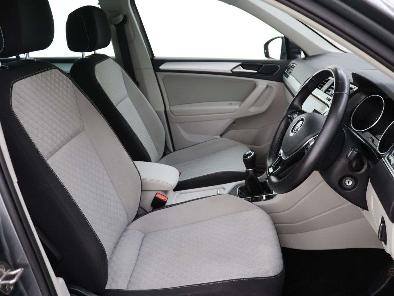 A 2018 VOLKSWAGEN TIGUAN 1.4 TSI SE Navigation SUV 5dr Petrol Manual Euro 6 (s/s) (125 ps) A 2018 VOLKSWAGEN TIGUAN 1.4 TSI SE Navigation SUV 5dr Petrol Manual Euro 6 (s/s) (125 ps)