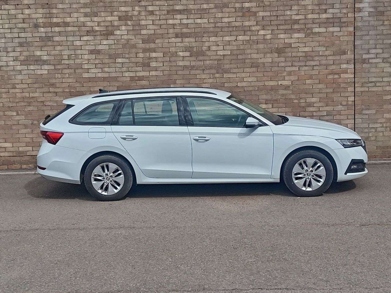 A 2022 SKODA OCTAVIA 1.0 TSI e-TEC MHEV SE Technology Estate 5dr Petrol Hybrid DSG Euro 6 (s/s) A 2022 SKODA OCTAVIA 1.0 TSI e-TEC MHEV SE Technology Estate 5dr Petrol Hybrid DSG Euro 6 (s/s)