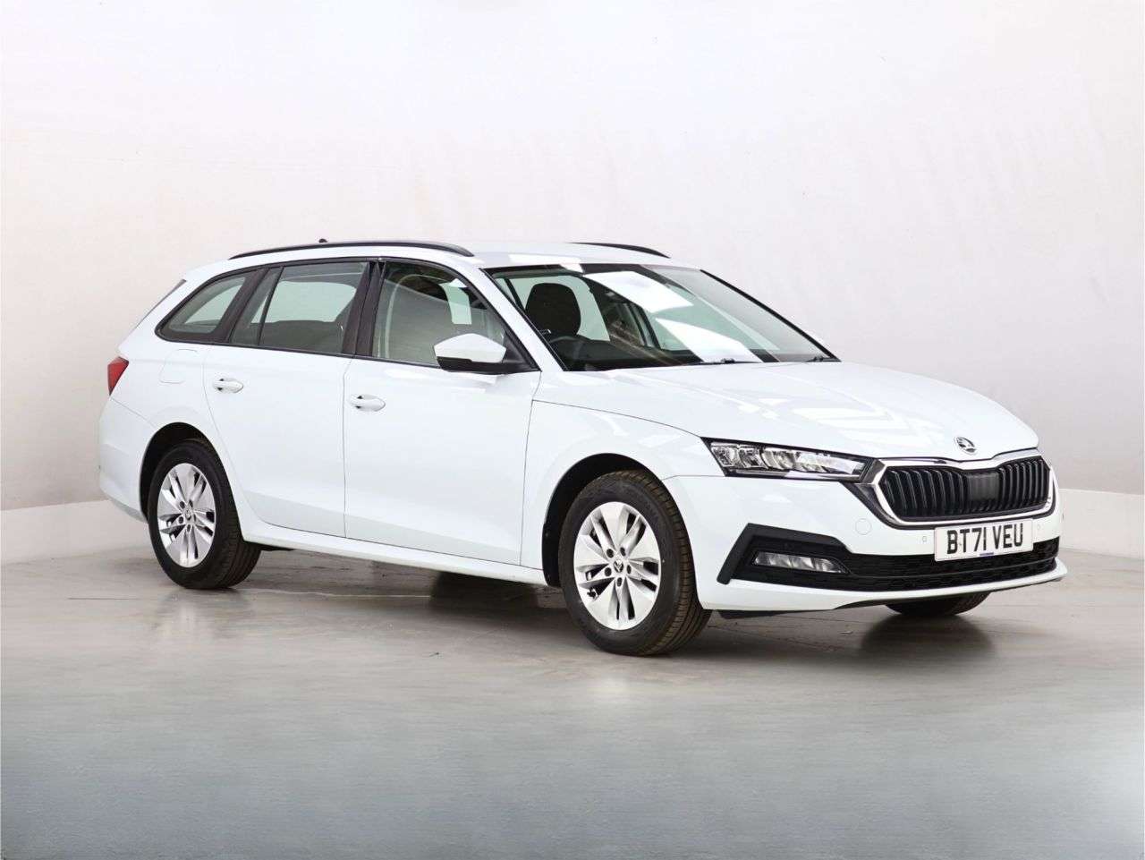 A 2022 SKODA OCTAVIA 1.0 TSI e-TEC MHEV SE Technology Estate 5dr Petrol Hybrid DSG Euro 6 (s/s) A 2022 SKODA OCTAVIA 1.0 TSI e-TEC MHEV SE Technology Estate 5dr Petrol Hybrid DSG Euro 6 (s/s)
