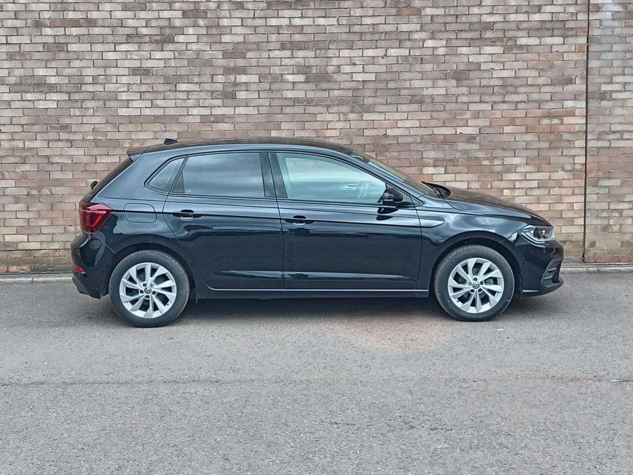 A 2022 VOLKSWAGEN POLO 1.0 TSI Style Hatchback 5dr Petrol Manual Euro 6 (s/s) (95 ps) A 2022 VOLKSWAGEN POLO 1.0 TSI Style Hatchback 5dr Petrol Manual Euro 6 (s/s) (95 ps)