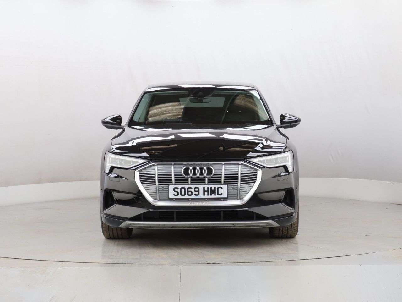 A 2019 AUDI E-TRON 55 SUV 5dr Electric Auto quattro 95kWh (408 ps) A 2019 AUDI E-TRON 55 SUV 5dr Electric Auto quattro 95kWh (408 ps)