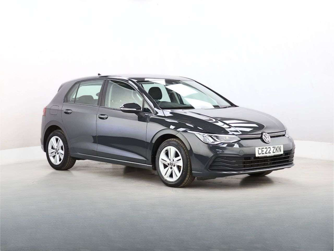 A 2022 VOLKSWAGEN GOLF 1.5 TSI Life Hatchback 5dr Petrol Manual Euro 6 (s/s) (130 ps) A 2022 VOLKSWAGEN GOLF 1.5 TSI Life Hatchback 5dr Petrol Manual Euro 6 (s/s) (130 ps)